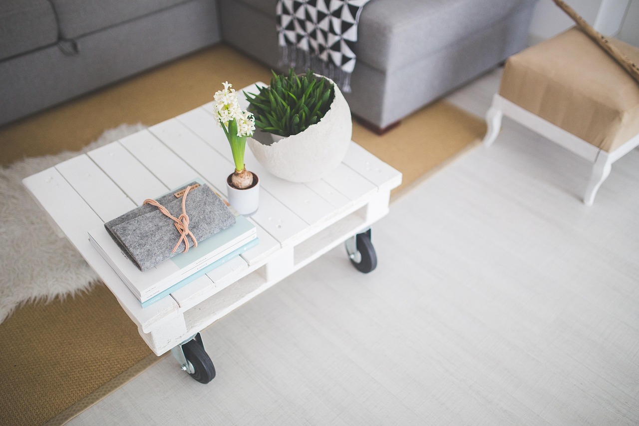 Minimalistisch Scandinavisch interieur met witte meubels. Minimalistisch Scandinavisch interieur met witte meubels.